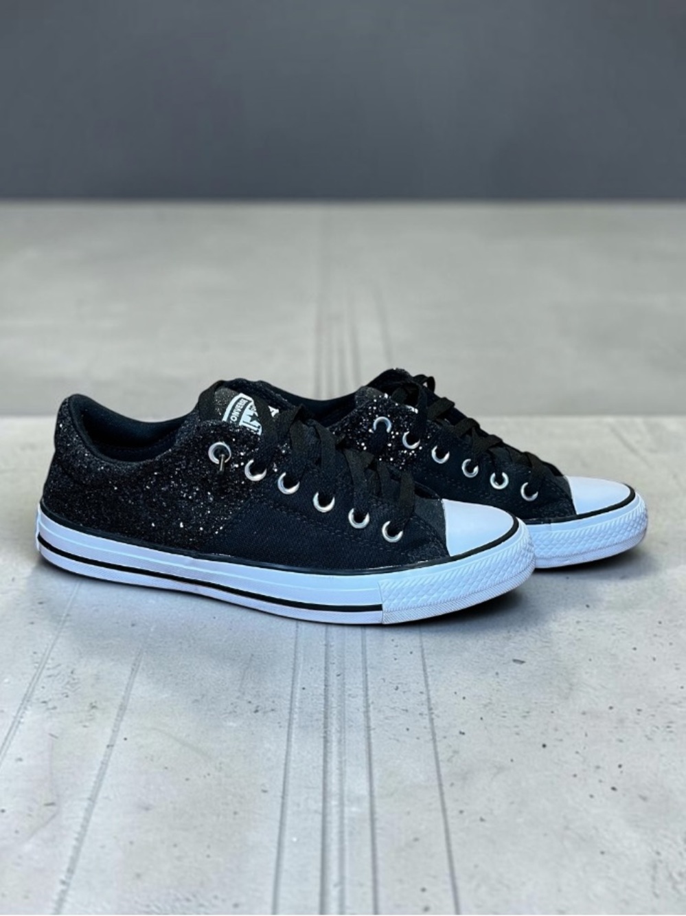 Converse Chuck Taylor All Star Glitter Low Top Women’s 8.5